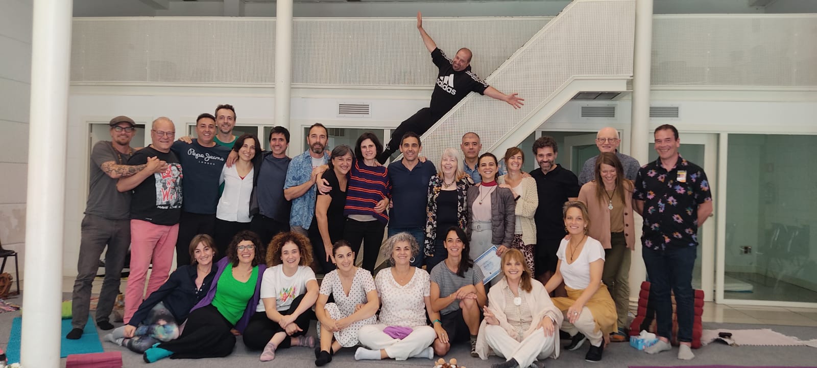 Foto de grupo de un encuentro de Hakomi